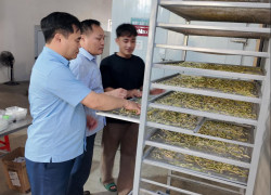Mỗi lần nhớ hương vị quê Nghệ An, mình lại nghĩ đến những món nông sản mộc mạc như cà rốt sấy khô 🥕**