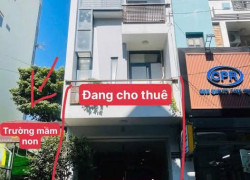 Chị em mới xây căn nhà 3 tầng ở được 2 , tầng 1 đang cho quán cafe thuê ,cạnh nhà là trường mầm non