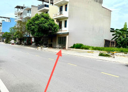 Gia đình em vừa chuyển về gần chỗ làm nên cần bán căn nhà chính chủ 95m2. Ngay mặt đường trục chính rộng 12m