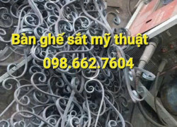 Bàn ghế sắt mỹ thuật điểm nhấn đẳng cấp cho mọi không gian