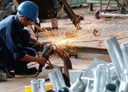 Tuyển thợ cơ khí - hàn két sắt làm Q12