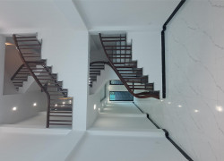 Bán nhà Vĩnh Trung, 43m² x 5 tầng, ô tô vào nhà, giá 5 tỷ.