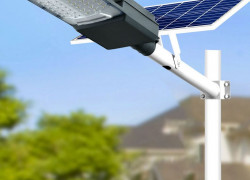 Giao thông an toàn: Đèn đường năng lượng mặt trời giải pháp chiếu sáng độc lập