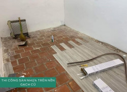 Giải pháp thi công sàn nhựa bóc dán trên nền gạch cũ tiết kiệm chi phí