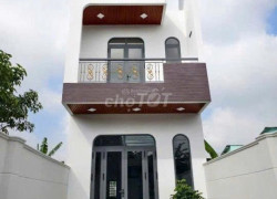 Bán Gấp Nhà 1 Trệt 1 Lầu, 120m², Sân Ô Tô Rộng, Cách UBND Tương Bình Hiệp Chỉ 500m
