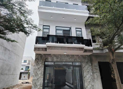 Bán nhà 3 lầu giá 1ty790, sổ hồng riêng, khu nhà phố sang trọng