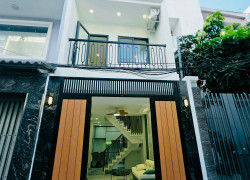 NHÀ MỚI FULL NỘI THẤT NGUYỄN HỒNG ĐÀO 30M2 3 TẦNG 4PN 3WC CHỈ 6.5 TỶ