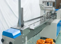 Máy đóng gói bánh trung thu tự động - có băng tải