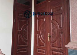CỬA THÉP VÂN GỖ – BỀN CHẮC TỪ BÊN TRONG, SANG TRỌNG TỪ BÊN NGOÀI