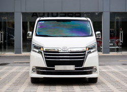 Bán Toyota Granvia Premium 2020 màu trắng nội thất kem 09 chỗ ngồi