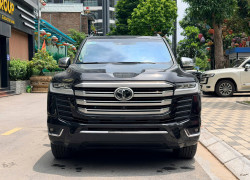 Bán Toyota Land Cruiser LC300 2024 đen nội thất kem cực đẹp