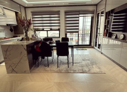 BÁN TÒA NHÀ 9 TẦNG THANG MÁY ĐƯỜNG 800A NGHĨA ĐÔ CẦU GIẤY THU 120 TRIỆU/THÁNG