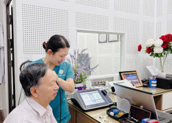Vì sao nên đeo máy trợ thính 2 tai