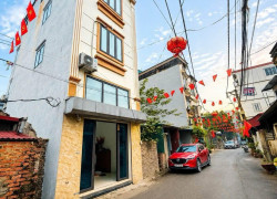 Chính chủ bán đất ngõ 61 Phố Trạm , Long Biên , Hà Nội .