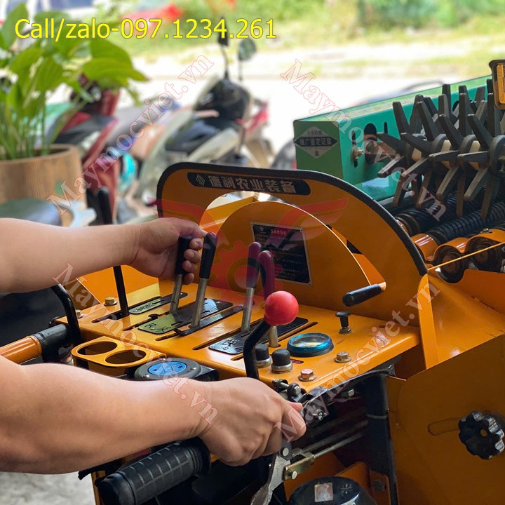 Máy thu hoạch ngô ngồi lái chạy dầu Shoshin 25Hp SSN25