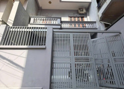 CHO THUÊ NHÀ 3 TẦNG - Ô TÔ ĐỖ SÂN tại PHÚ THƯỢNG, TÂY HỒ, HÀ NỘI- GIÁ 15TR/ THÁNG