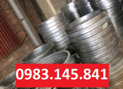Vòng tròn mái kính tạo điểm nhấn cho mái che