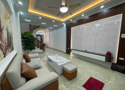 Bán Nhà Hoa Lâm, Việt Hưng Long Biên, 56m2  x 5 tầng, ô tô đỗ cửa, dưới 8,3 tỷ