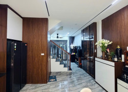 Bán nhà Nguyễn Văn Cừ, Long Biên 50m² x 5 tầng, phân lô, ô tô ở ngay. Dưới 10.9 tỷ