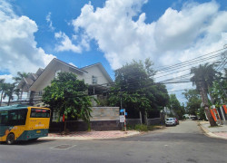 🏡 BIỆT THỰ  GÓC 2 MẶT TIỀN NGUYỄN VĂN HƯỞNG - THẢO ĐIỀN QUẬN 2 CÁCH SÔNG SG VAI TRĂM M