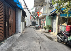 Bán nhà hẻm xe, Lạc Long Quân, Phường 3, Quận 11, 3 ngủ, chỉ 6,9 tỷ, về ở luôn.