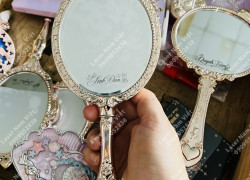 Khắc tên - logo lên gương theo yêu cầu