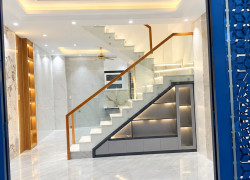 Nhà mới dọn vào o ngay phạm hùng q8 nhỉnh 5tỷ