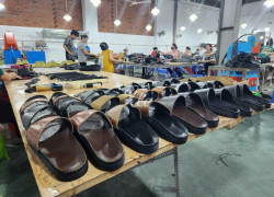 LOCAL BRAND PHÁT TRIỂN PHỤ KIỆN RIÊNG – TÌM XƯỞNG GIA CÔNG ĐỒ DA