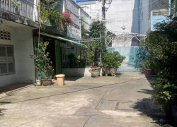 Q11- NHÀ RỘNG RÃI 2 TẦNG, TIỆN ÍCH VÂY QUANH, ĐI ĐÂU CŨNG TIỆN