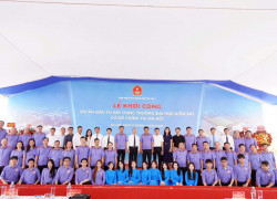 Hàng hiếm bám quốc lộ 6 sát hà đông gần cổng trường đại học