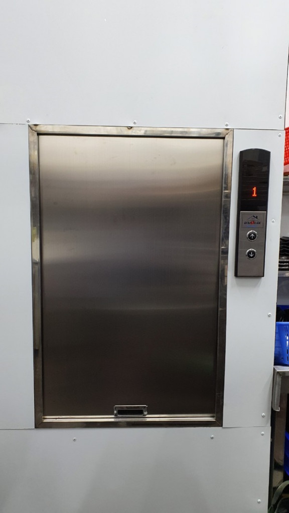 Lựa chọn thang máy tải thực phẩm là giải pháp hoàn hảo tại các trường học tại quận 6