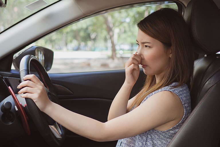 6 mùi hôi thường gặp trên xe hơi và cách loại bỏ chúng