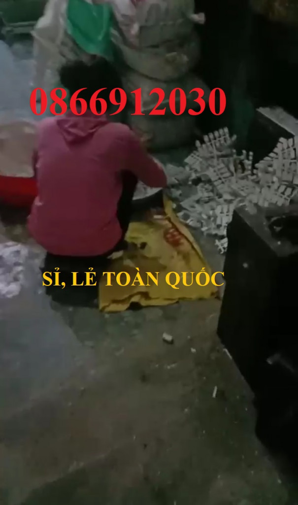 Nút bịt đầu thép hộp, chân ren, nắp chụp nhựa tại Thái Bình