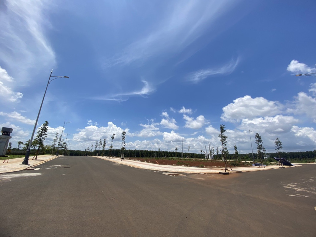 Bán lô góc hướng Đông Nam đường lớn 18.5m thuộc dự án KĐT Ân Phú