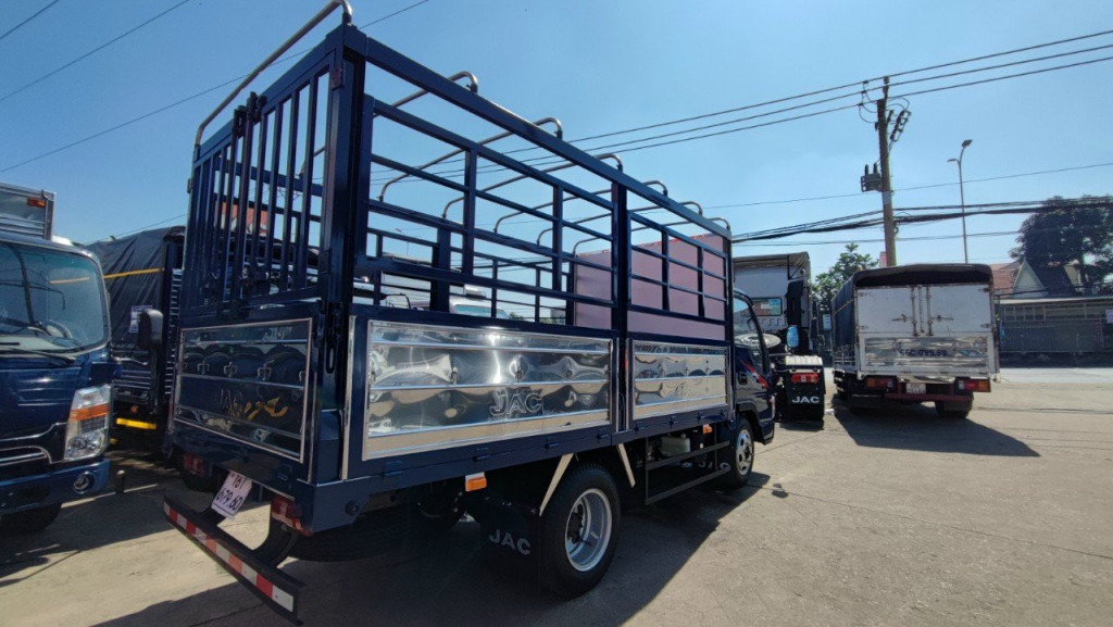 Xe tải jac 2t4 thùng dài 3m7 - xe có sẵn - giao xe ngay