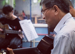 Lớp Học Đàn Guitar Cho Người Lớn Tuổi Quận Tân Phú